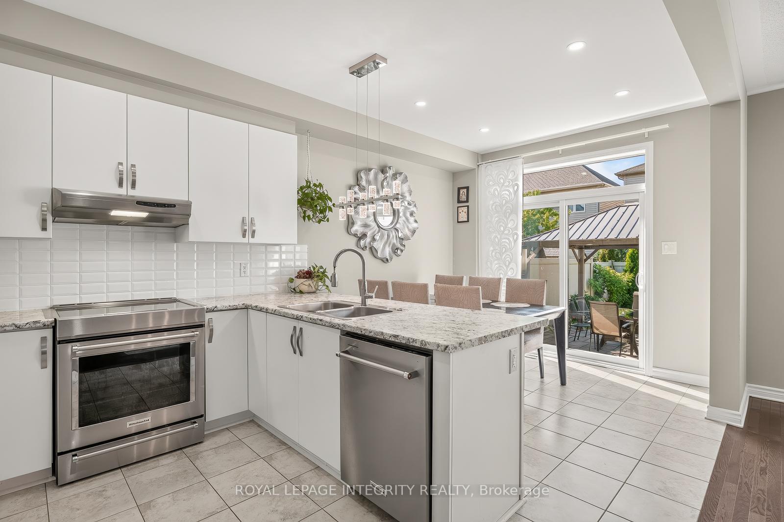 Photo 14 of 96 Russet Terrace, Ottawa, Barrhaven - Half Moon Bay — HOMEH