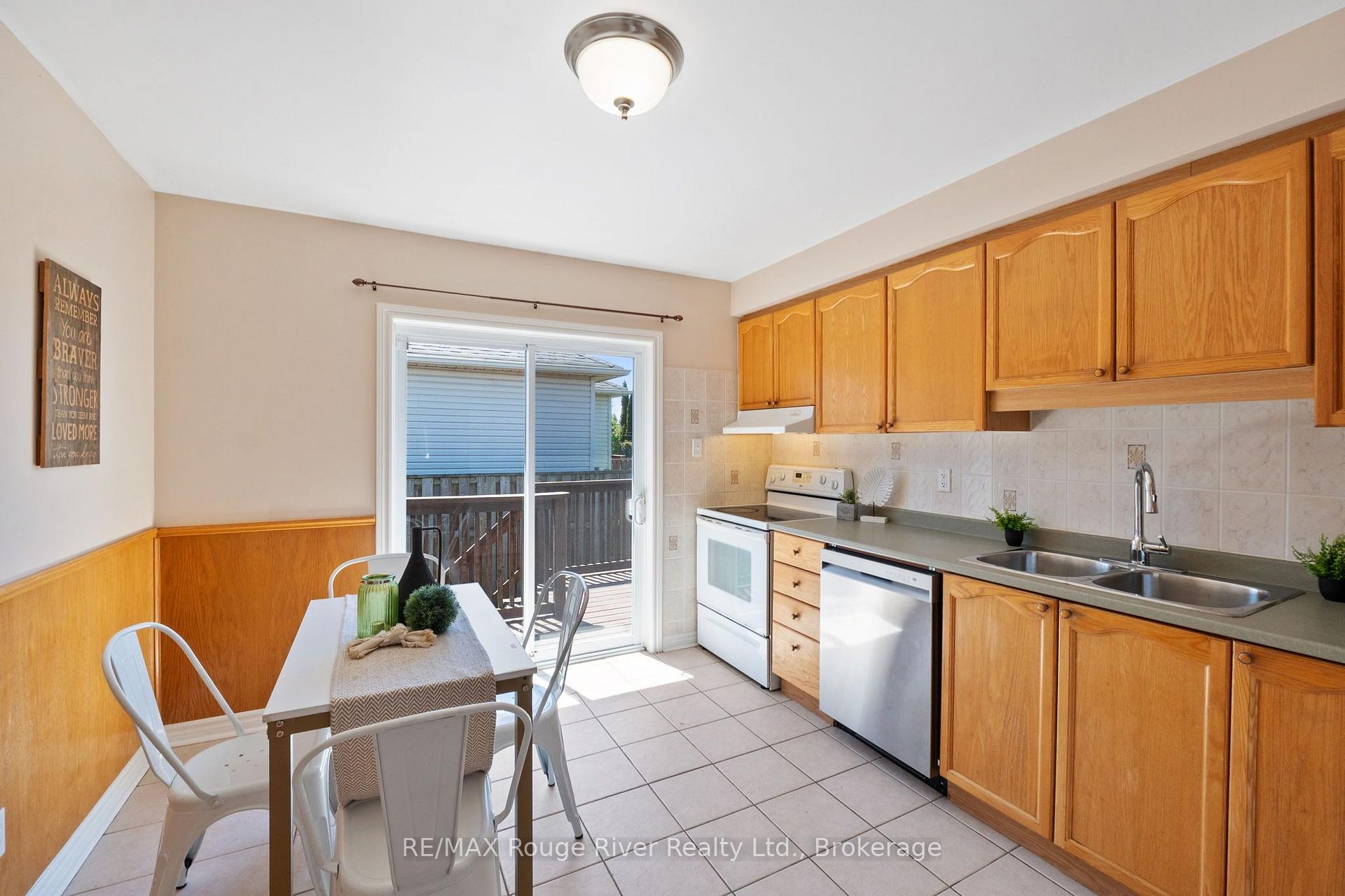 Photo 11 of 795 Munson Crescent, Cobourg — HOMEH