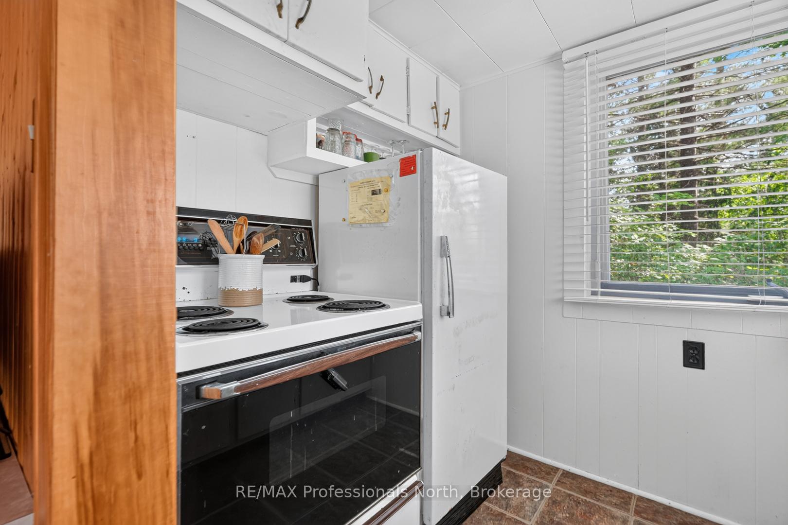 Photo 15 of 1032 Gazebo Lane, Minden Hills, Lutterworth — HOMEH