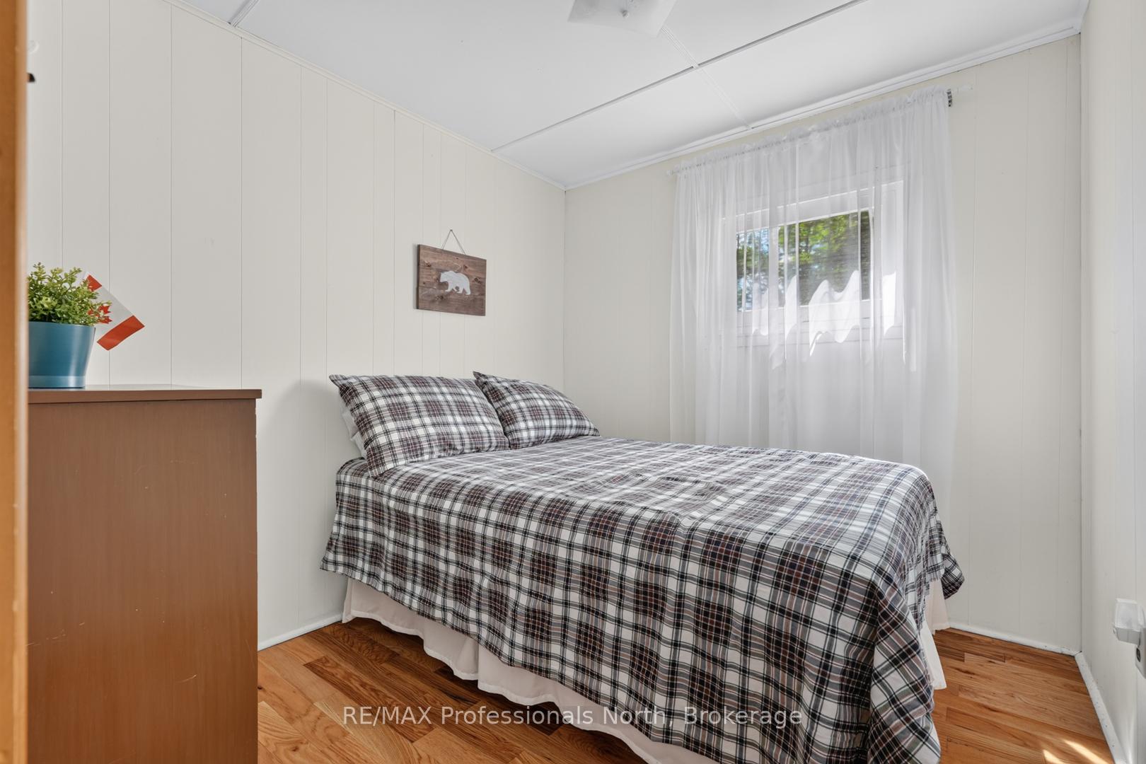 Photo 16 of 1032 Gazebo Lane, Minden Hills, Lutterworth — HOMEH