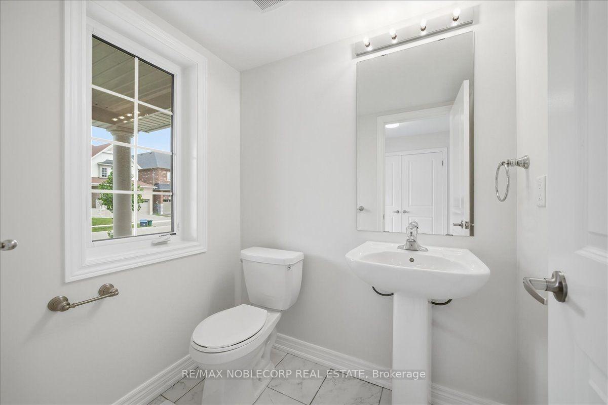 Photo 5 of 226 Bruce Cameron Drive, Clarington, Bowmanville — HOMEH