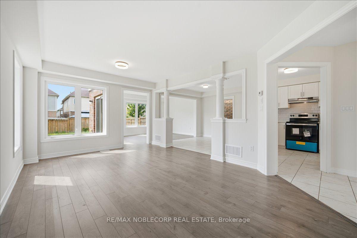 Photo 7 of 226 Bruce Cameron Drive, Clarington, Bowmanville — HOMEH