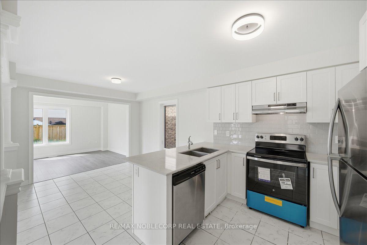 Photo 15 of 226 Bruce Cameron Drive, Clarington, Bowmanville — HOMEH