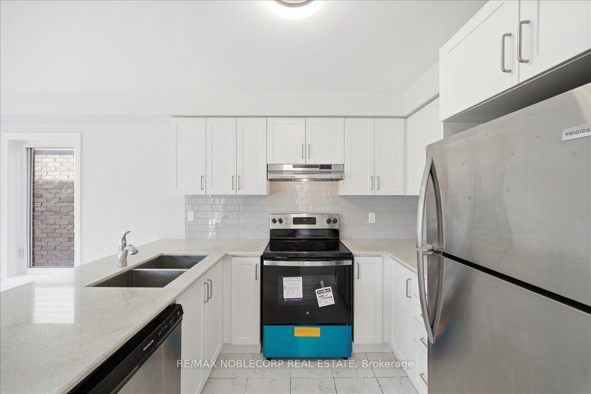 Photo 16 of 226 Bruce Cameron Drive, Clarington, Bowmanville — HOMEH