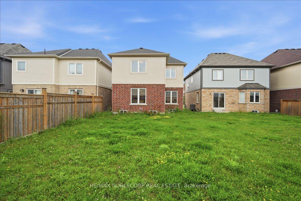 Photo 37 of 226 Bruce Cameron Drive, Clarington, Bowmanville — HOMEH