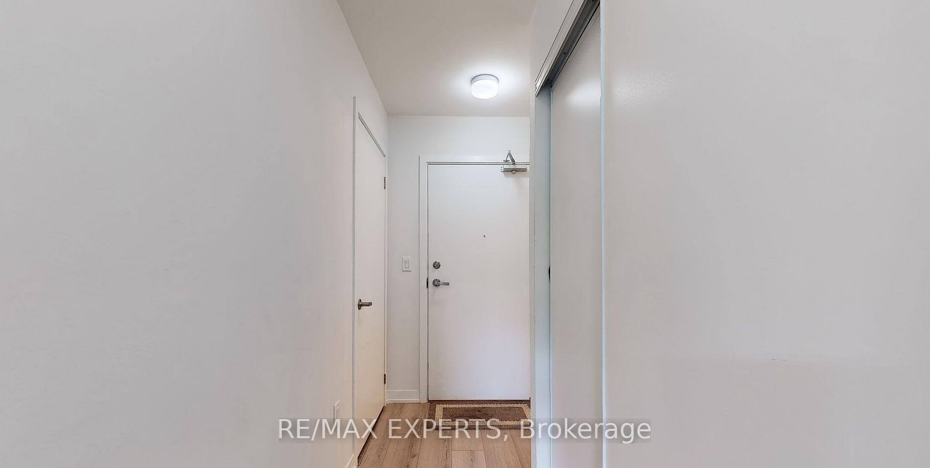 Photo 3 of Unit 308, 3401 Ridgeway Drive, Mississauga, Erin Mills — HOMEH