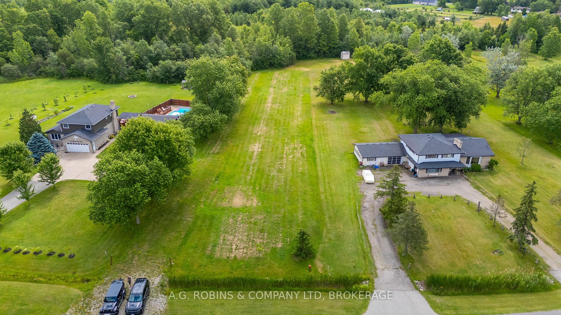 Photo 2 of 138 Moyer Road, Welland, Cooks Mills — HOMEH