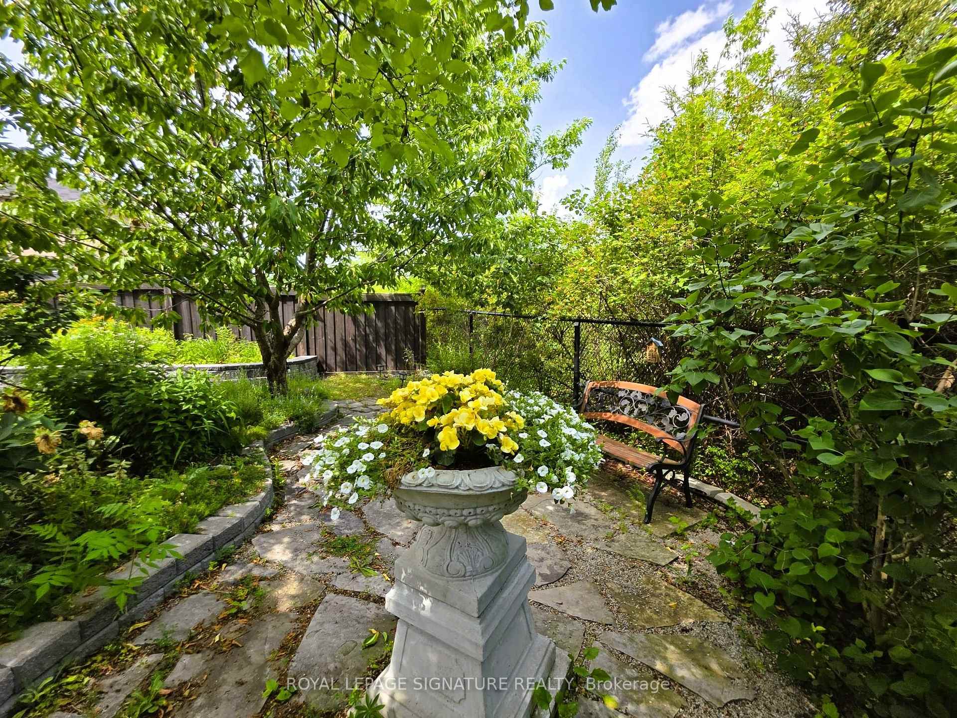 Photo 5 of 9 William Bowes Boulevard, Vaughan, Maple — HOMEH