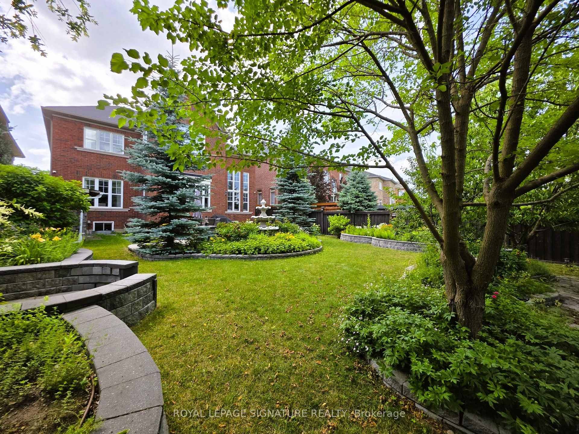 Photo 4 of 9 William Bowes Boulevard, Vaughan, Maple — HOMEH