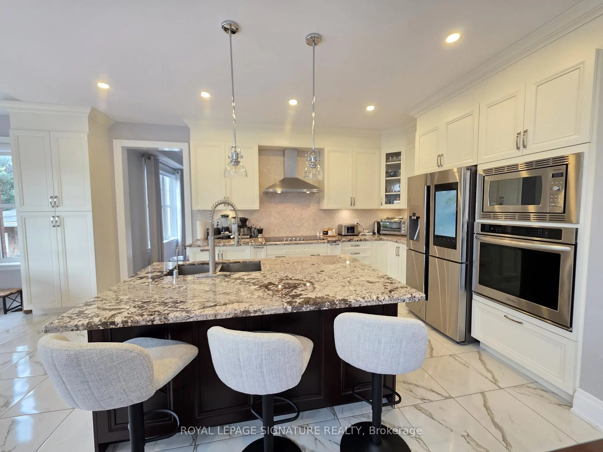 Photo 10 of 9 William Bowes Boulevard, Vaughan, Maple — HOMEH