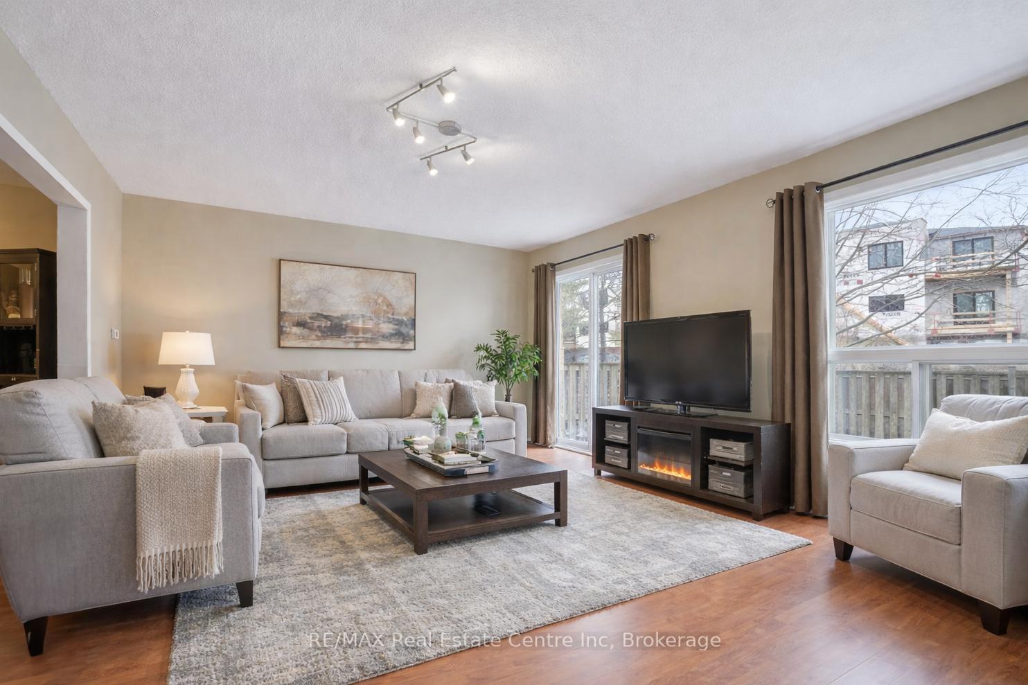Photo 4 of Unit 38, 210 Dawn Avenue, Guelph, Clairfields/Hanlon Business Park — HOMEH