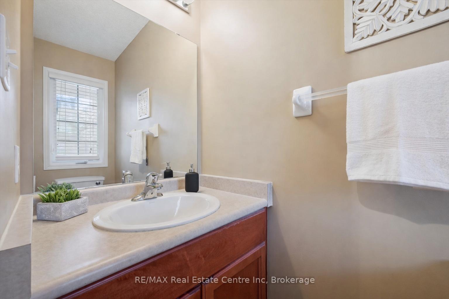 Photo 5 of Unit 38, 210 Dawn Avenue, Guelph, Clairfields/Hanlon Business Park — HOMEH