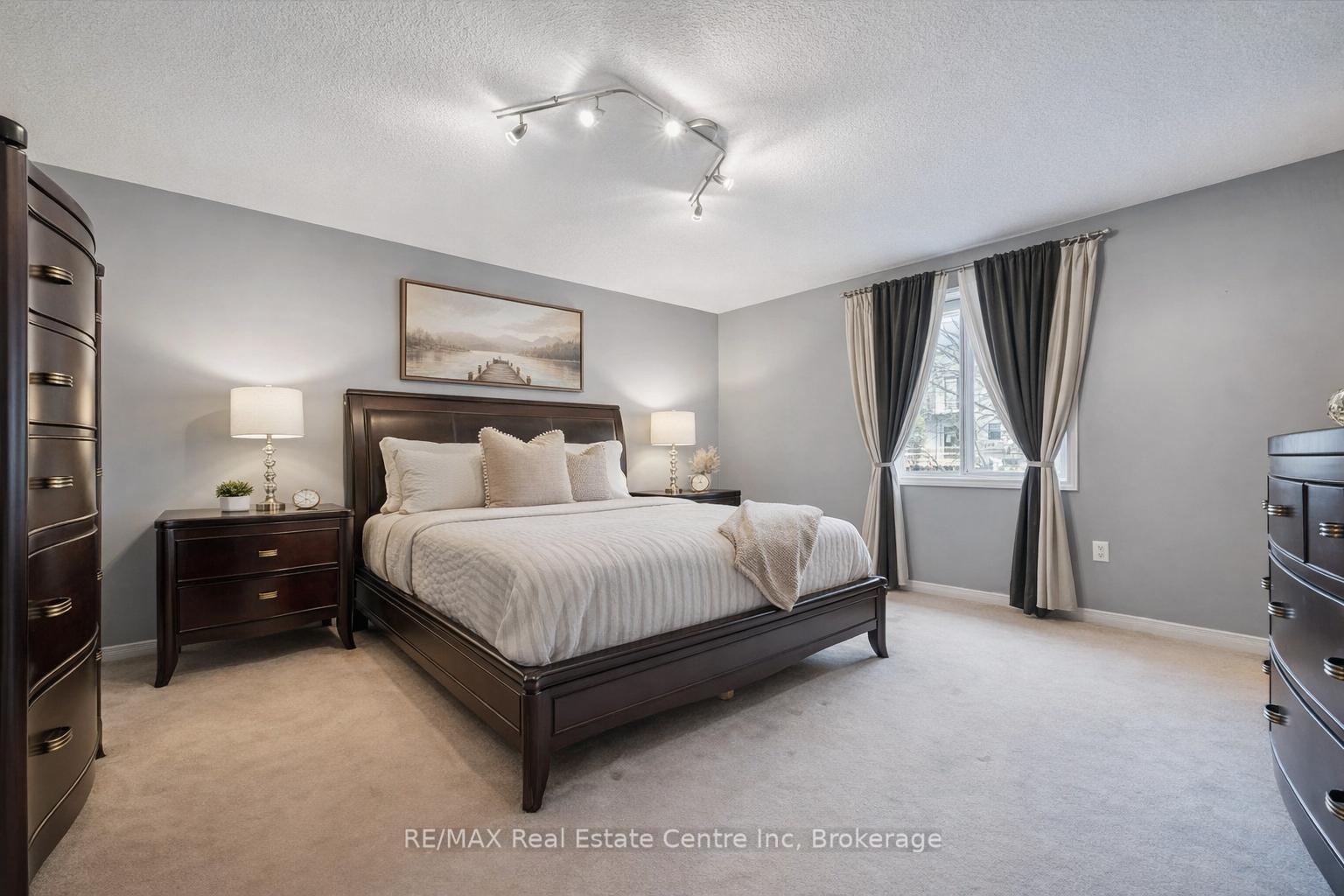 Photo 6 of Unit 38, 210 Dawn Avenue, Guelph, Clairfields/Hanlon Business Park — HOMEH