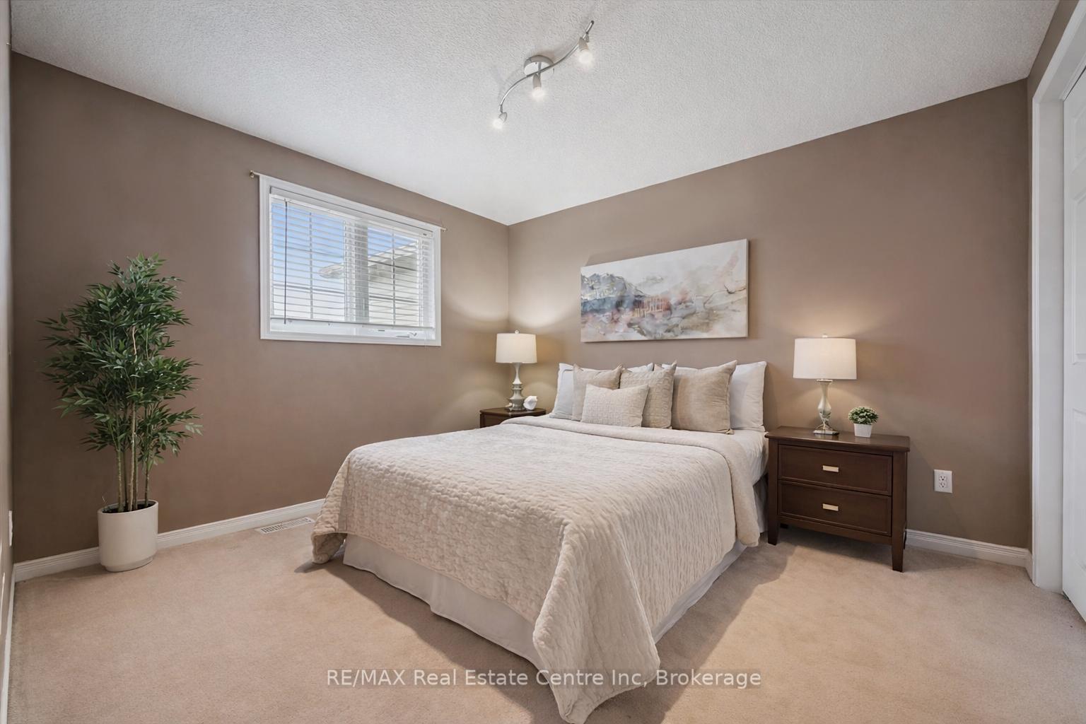 Photo 9 of Unit 38, 210 Dawn Avenue, Guelph, Clairfields/Hanlon Business Park — HOMEH