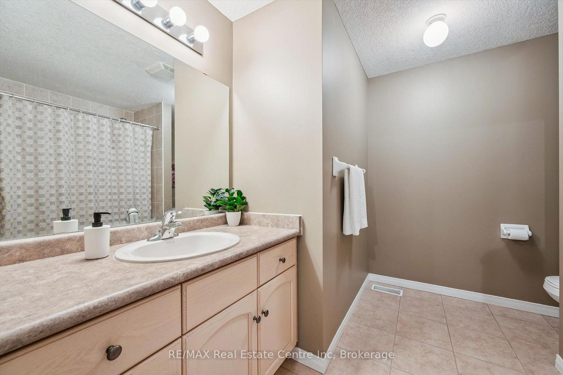 Photo 10 of Unit 38, 210 Dawn Avenue, Guelph, Clairfields/Hanlon Business Park — HOMEH