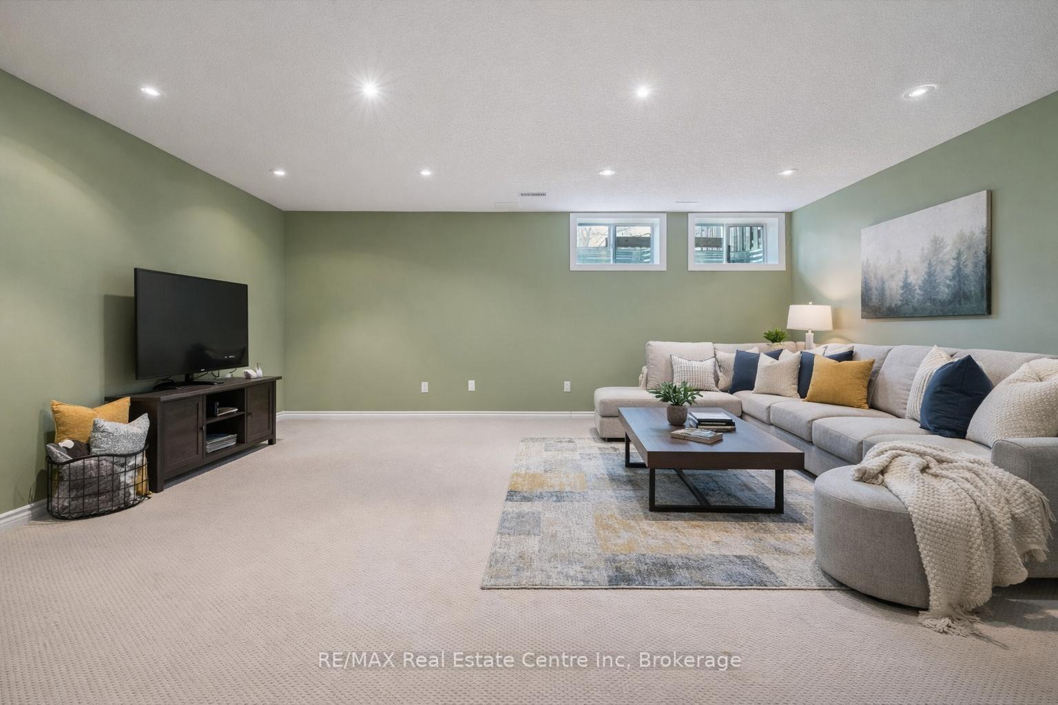 Photo 12 of Unit 38, 210 Dawn Avenue, Guelph, Clairfields/Hanlon Business Park — HOMEH