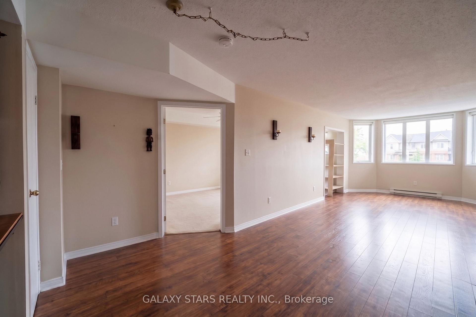 Photo 4 of Unit 103, 1921 St.Joseph Boulevard, Ottawa, Convent Glen South — HOMEH