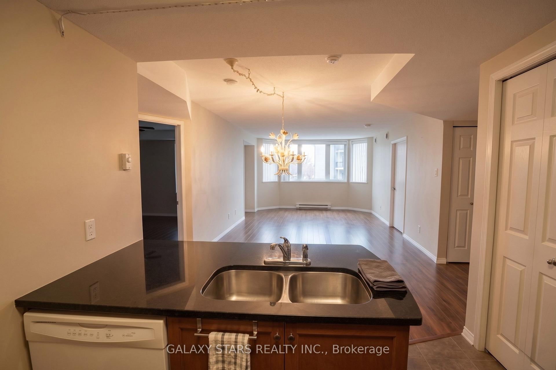 Photo 6 of Unit 103, 1921 St.Joseph Boulevard, Ottawa, Convent Glen South — HOMEH