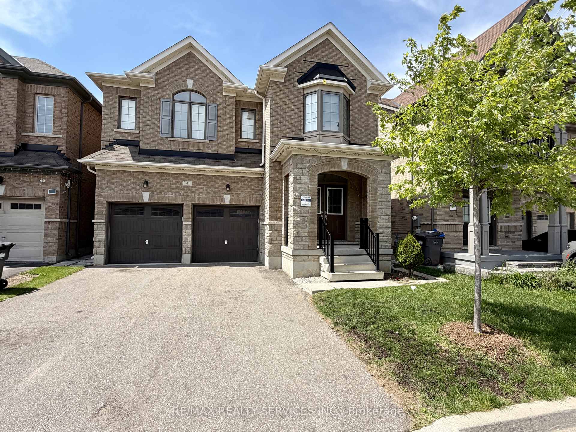 Photo 2 of 41 Oconnor Crescent, Brampton, Northwest Brampton — HOMEH