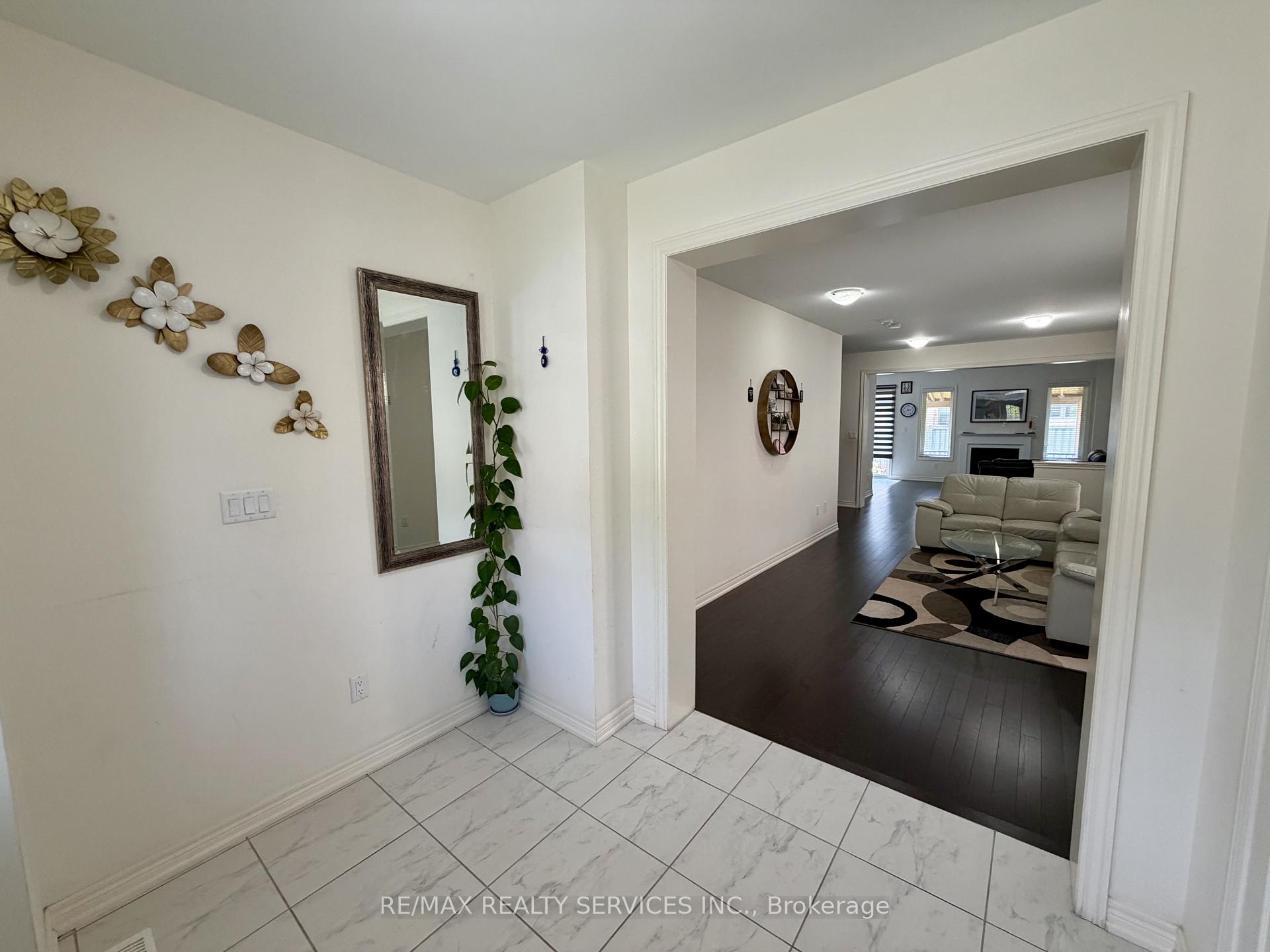Photo 4 of 41 Oconnor Crescent, Brampton, Northwest Brampton — HOMEH