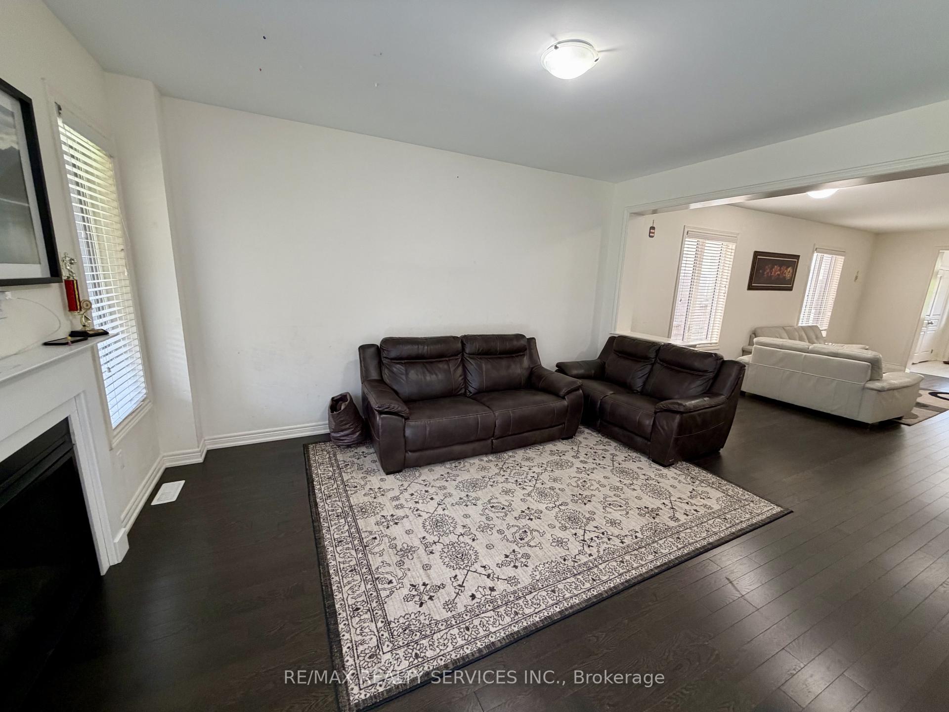 Photo 9 of 41 Oconnor Crescent, Brampton, Northwest Brampton — HOMEH