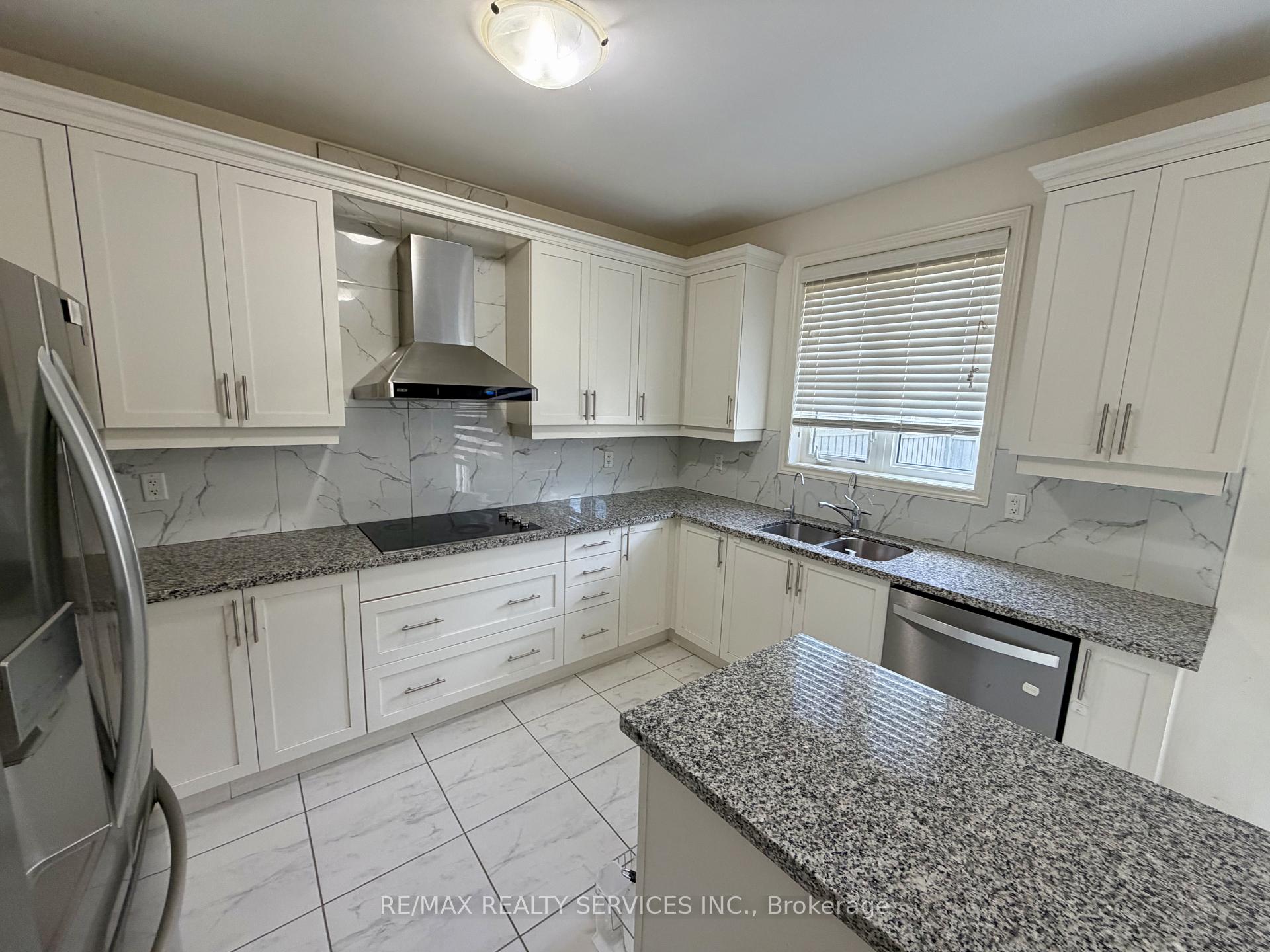 Photo 14 of 41 Oconnor Crescent, Brampton, Northwest Brampton — HOMEH
