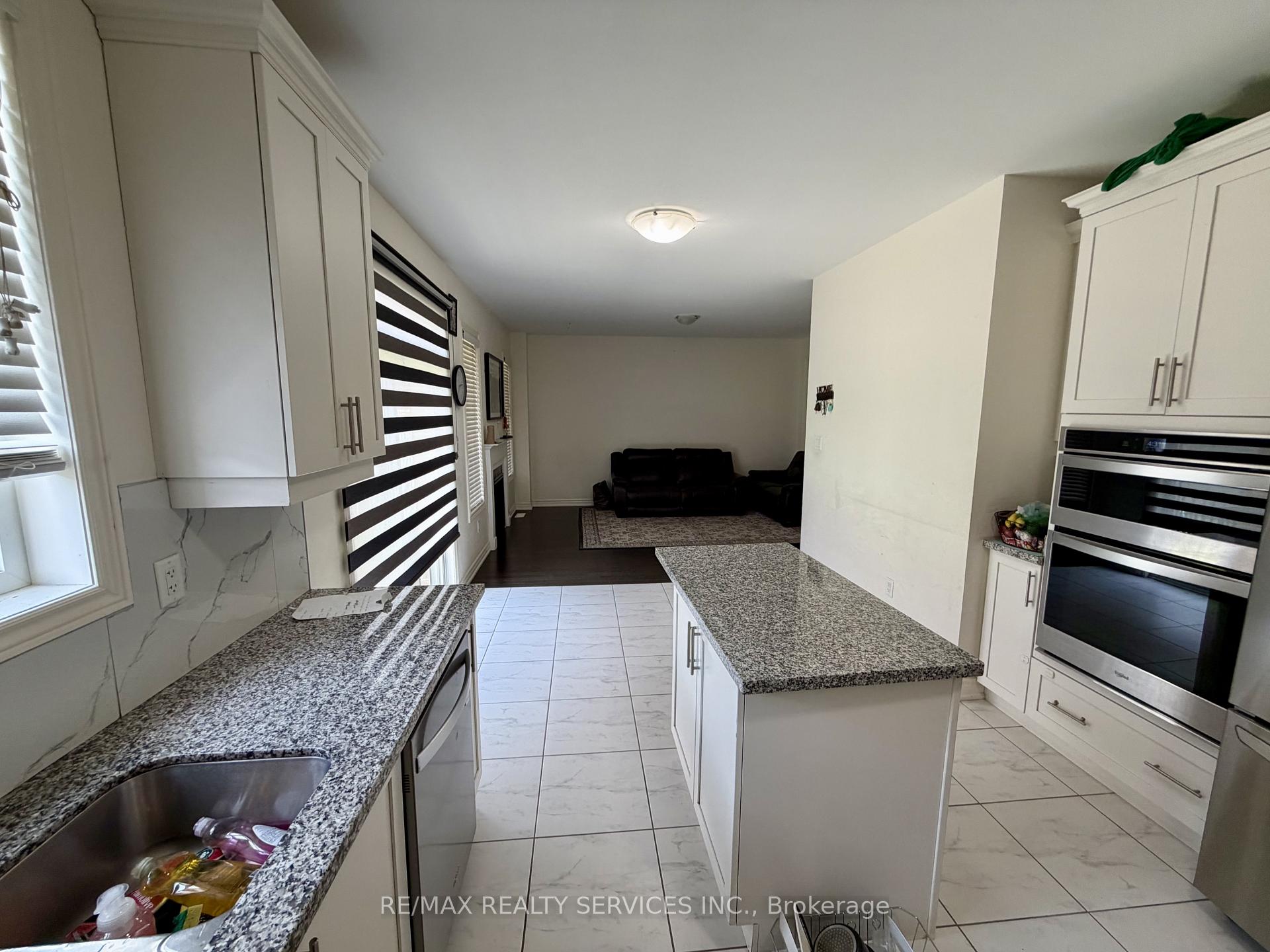 Photo 15 of 41 Oconnor Crescent, Brampton, Northwest Brampton — HOMEH