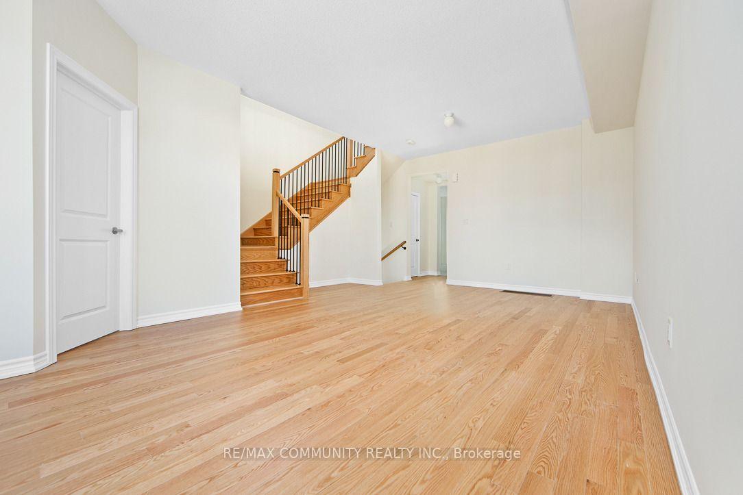 Photo 4 of 2614 Apricot Lane, Pickering, Rural Pickering — HOMEH