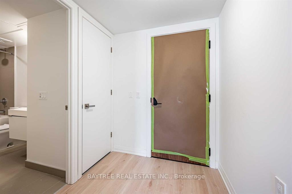Photo 4 of Unit 1606, 99 Foxbar Road, Toronto, Yonge-St. Clair — HOMEH