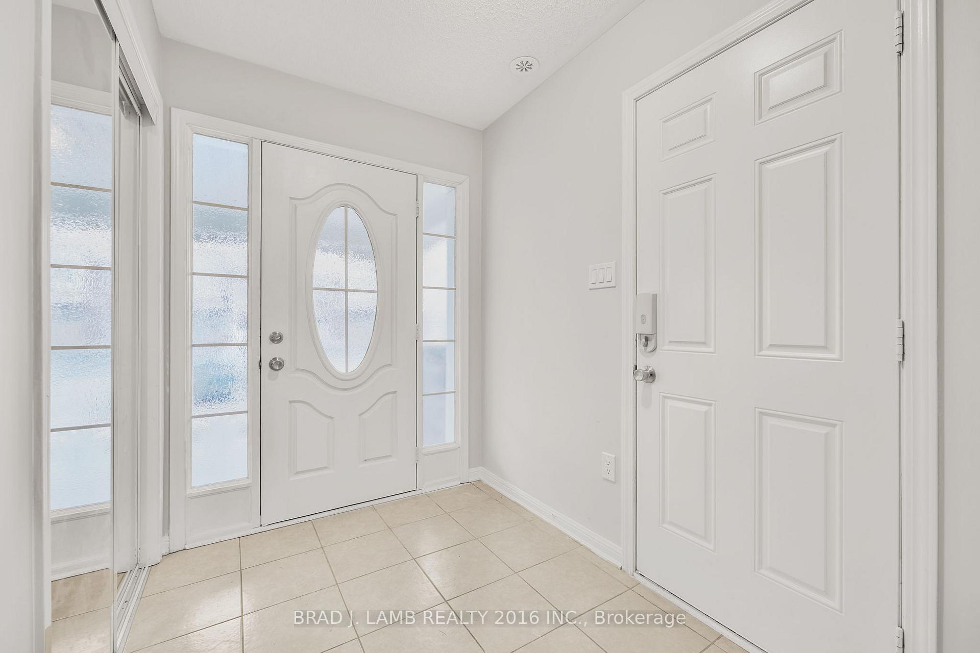 Photo 4 of 930 Nadalin Heights, Milton, Willmott — HOMEH