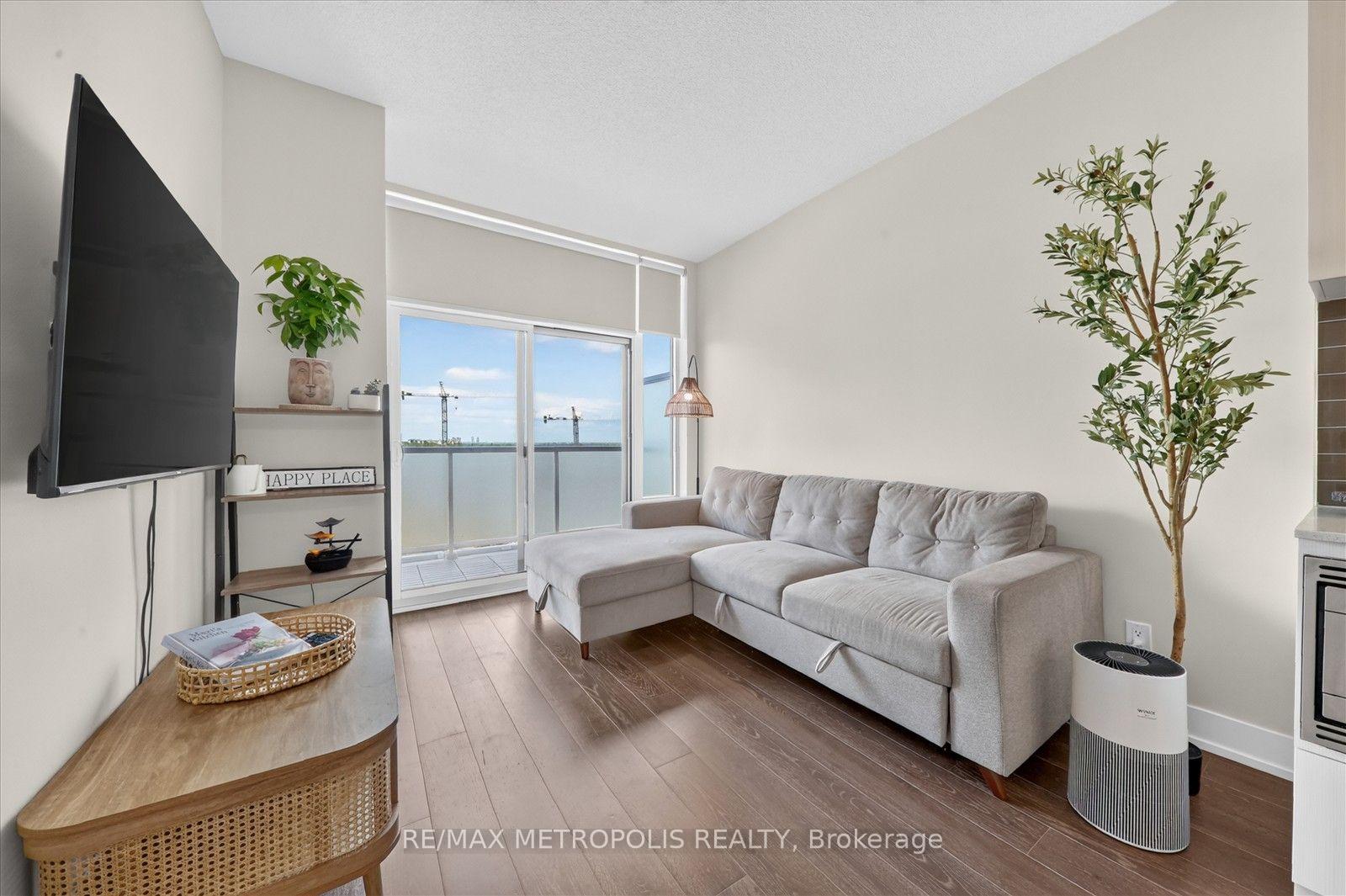 Front of Unit 619, 7 Kenaston Gardens