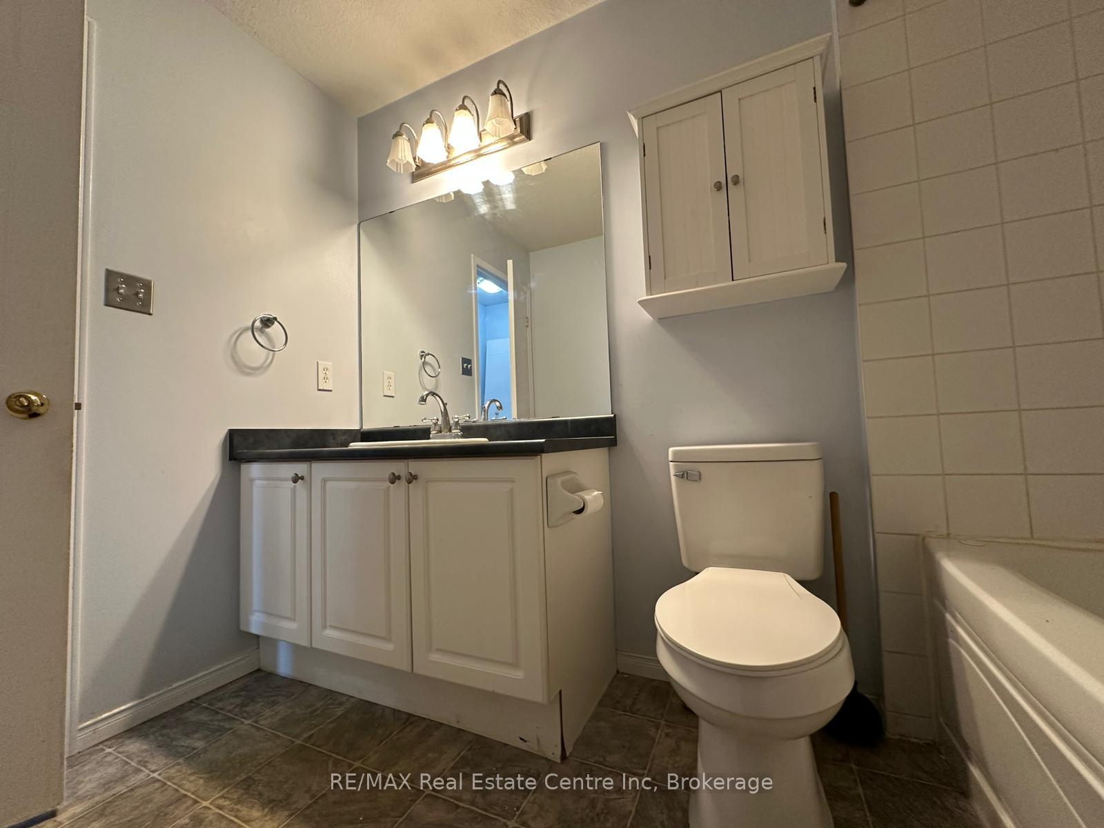 Photo 15 of 84 Brookfield Crescent, Kitchener, Country Hills West — HOMEH