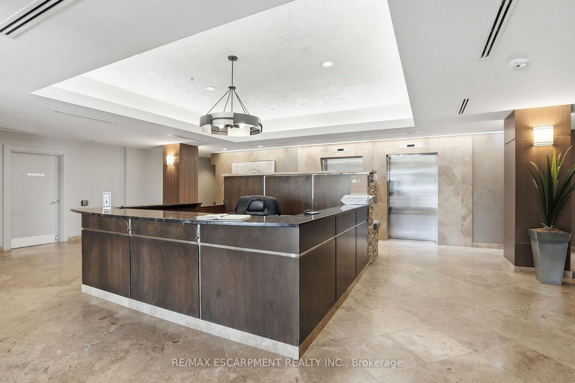 Photo 4 of Unit 1302, 360 Pearl Street, Burlington, Brant — HOMEH