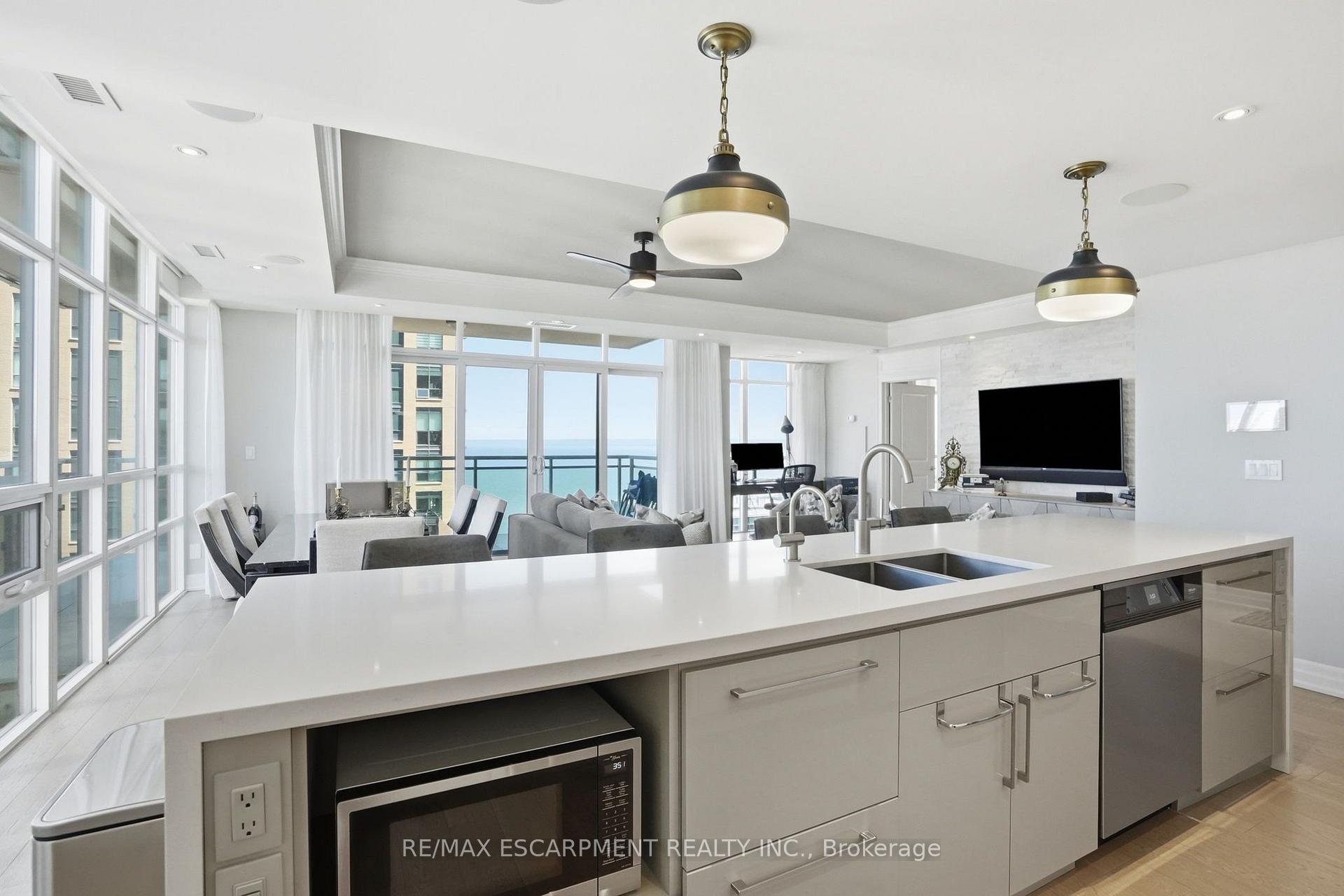 Photo 18 of Unit 1302, 360 Pearl Street, Burlington, Brant — HOMEH