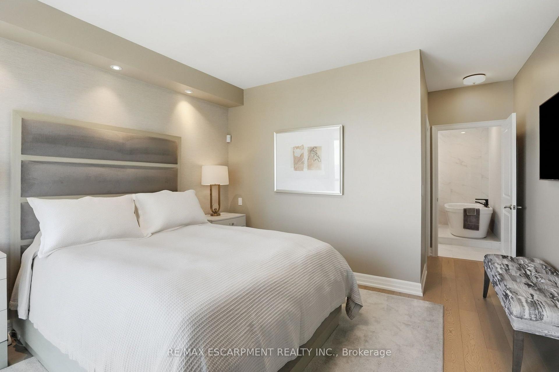 Photo 21 of Unit 1302, 360 Pearl Street, Burlington, Brant — HOMEH