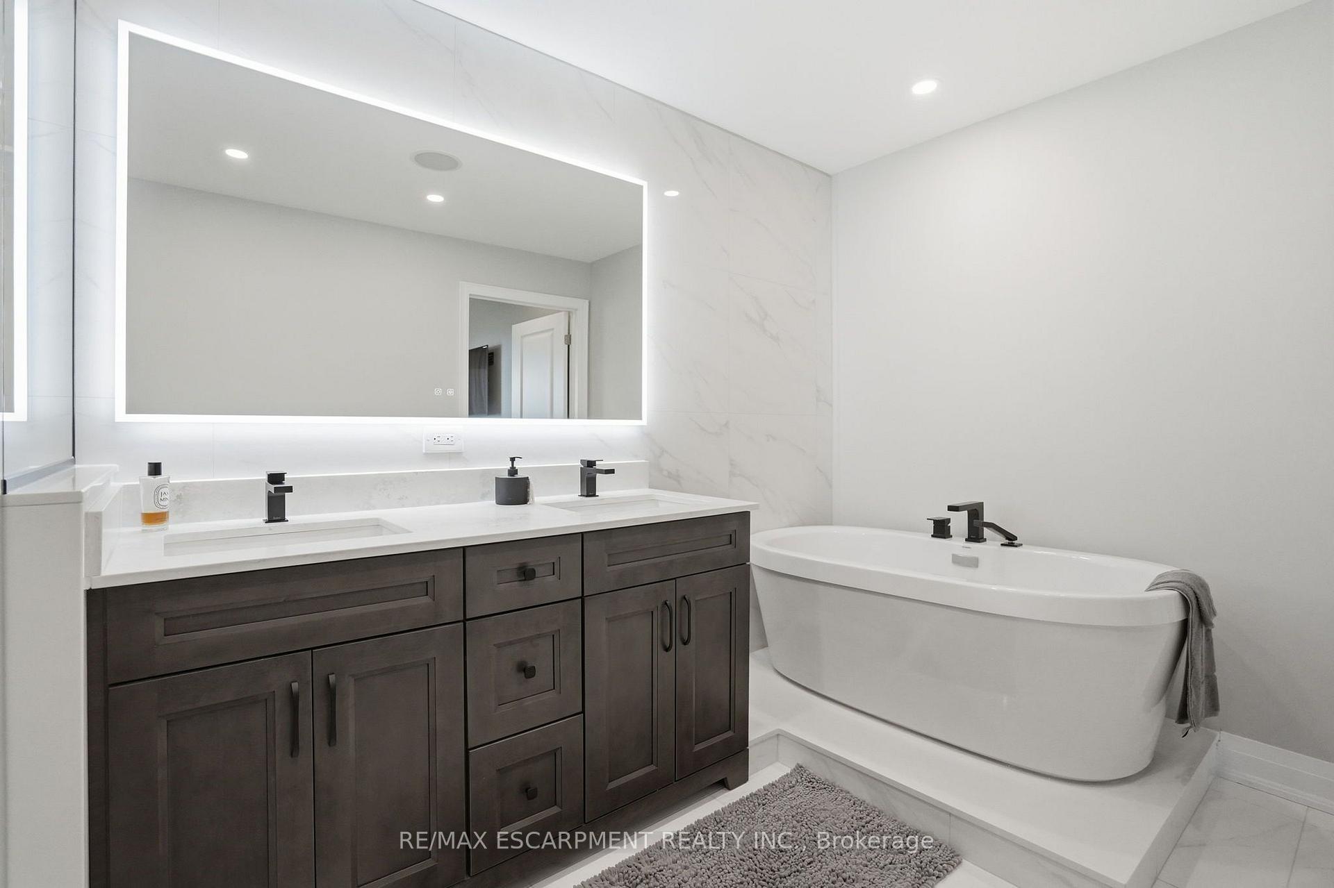 Photo 23 of Unit 1302, 360 Pearl Street, Burlington, Brant — HOMEH