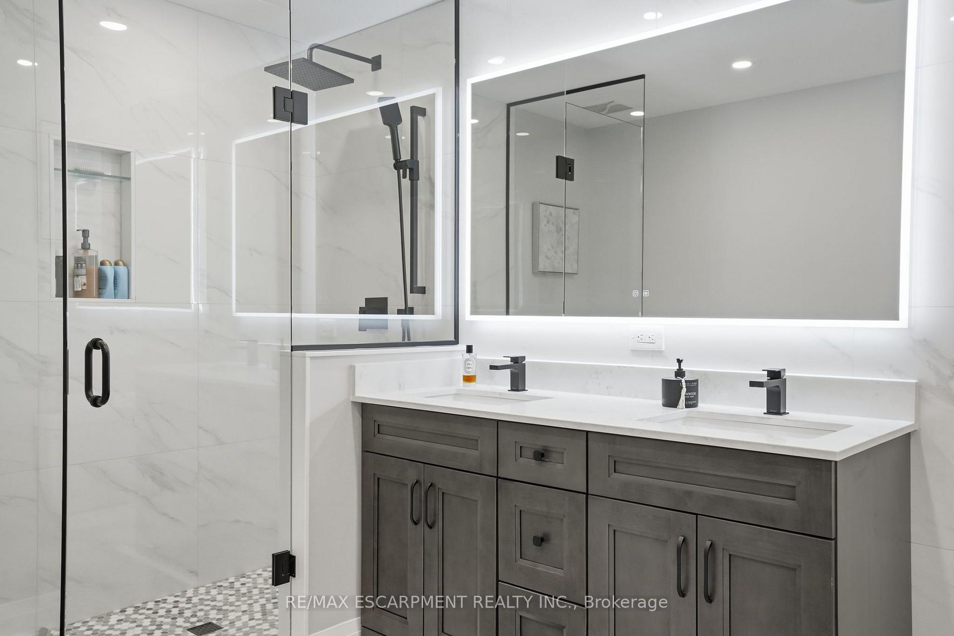 Photo 24 of Unit 1302, 360 Pearl Street, Burlington, Brant — HOMEH