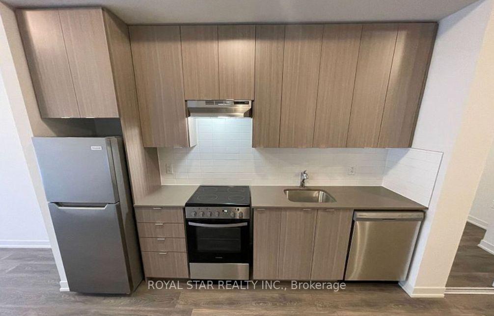 Photo 3 of Unit 116, 58 Sky Harbour Drive, Brampton, Brampton West — HOMEH
