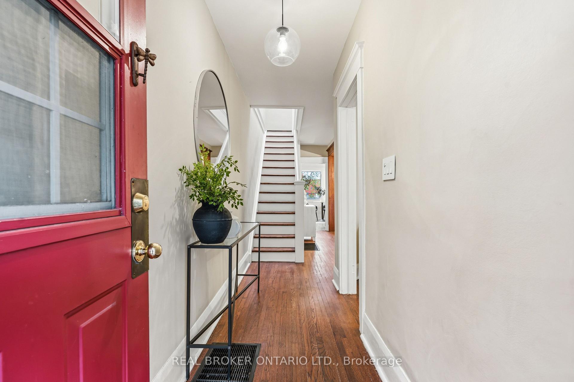 Photo 3 of 136 Blantyre Avenue, Toronto, The Beaches — HOMEH