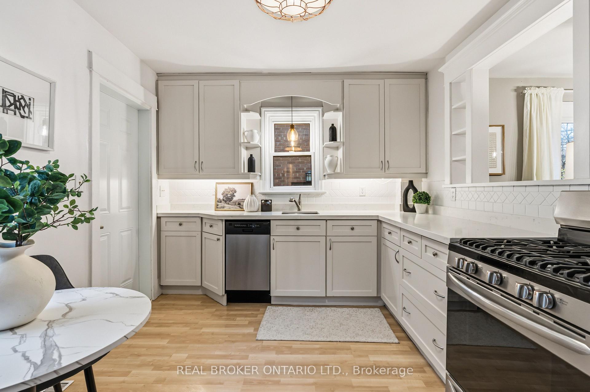 Photo 15 of 136 Blantyre Avenue, Toronto, The Beaches — HOMEH