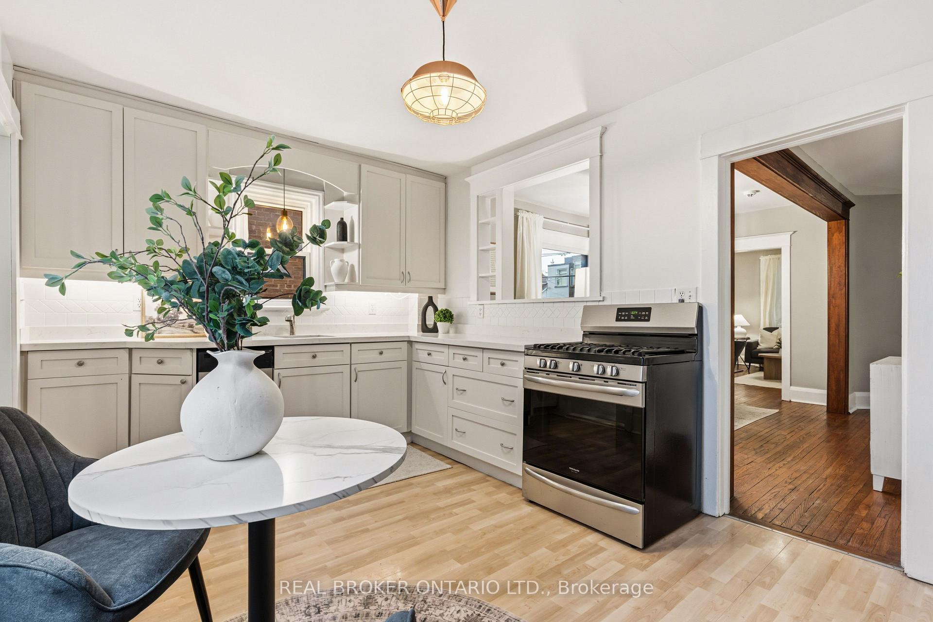 Photo 16 of 136 Blantyre Avenue, Toronto, The Beaches — HOMEH