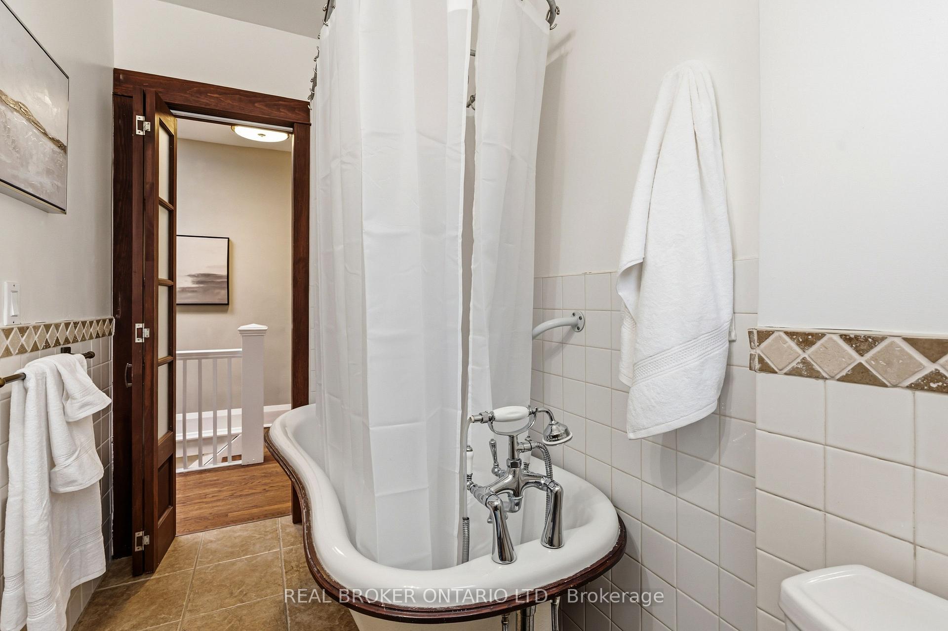 Photo 21 of 136 Blantyre Avenue, Toronto, The Beaches — HOMEH