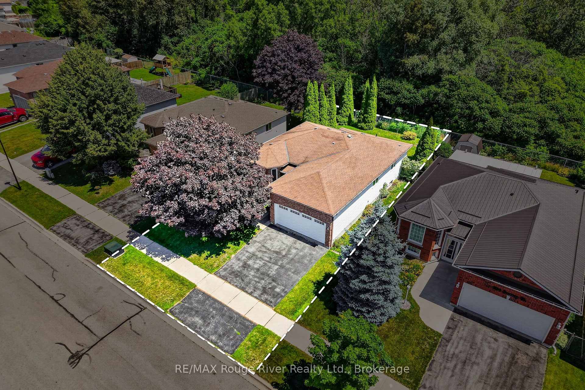 Photo 3 of 660 Ewing Street, Cobourg — HOMEH