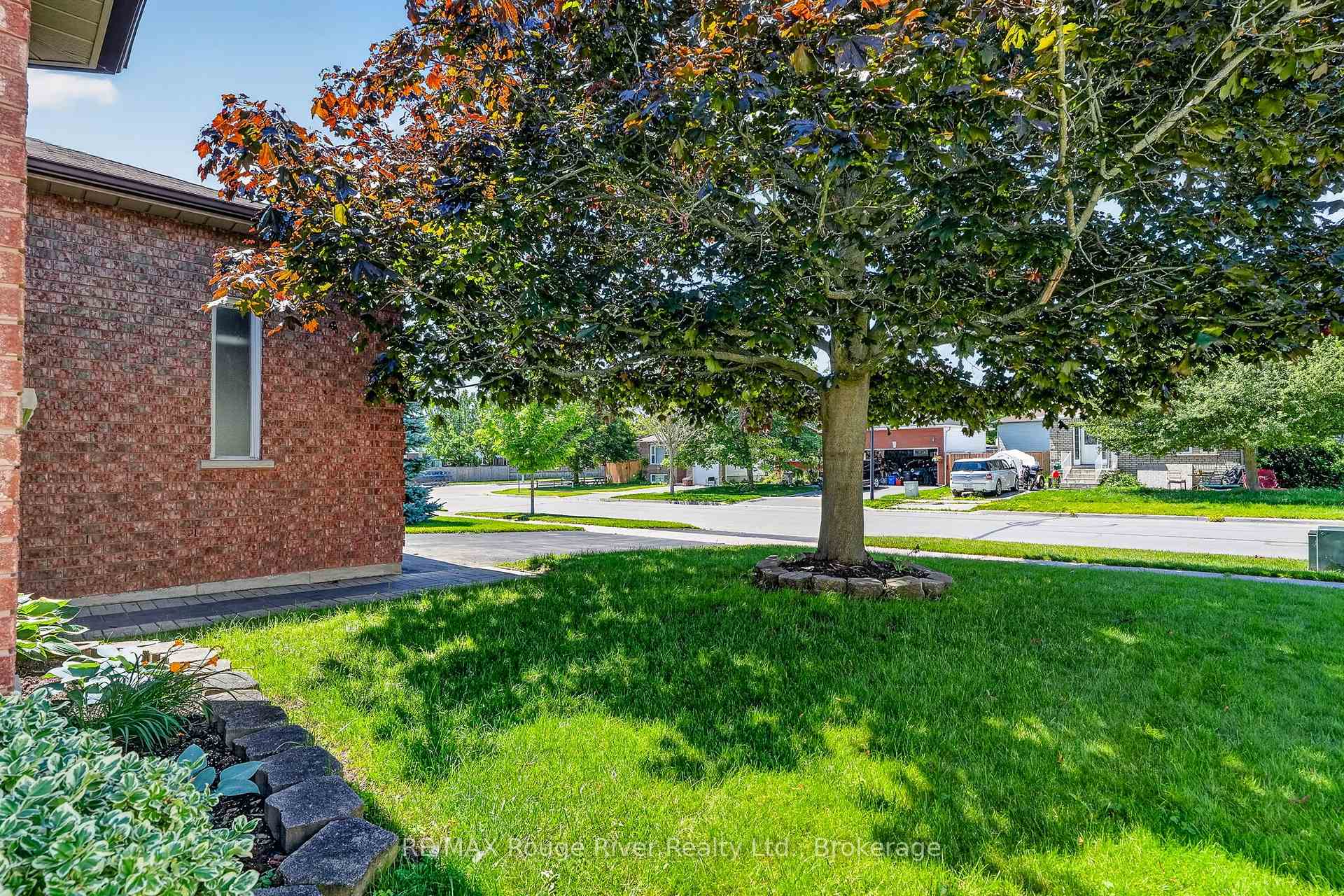 Photo 4 of 660 Ewing Street, Cobourg — HOMEH