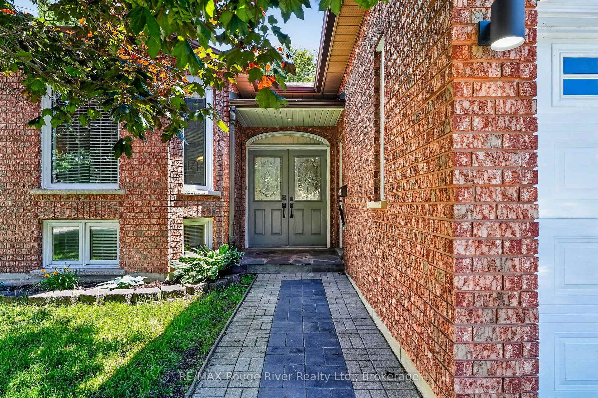 Photo 5 of 660 Ewing Street, Cobourg — HOMEH