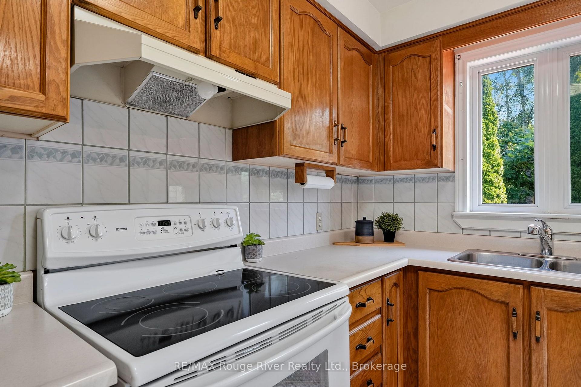 Photo 16 of 660 Ewing Street, Cobourg — HOMEH
