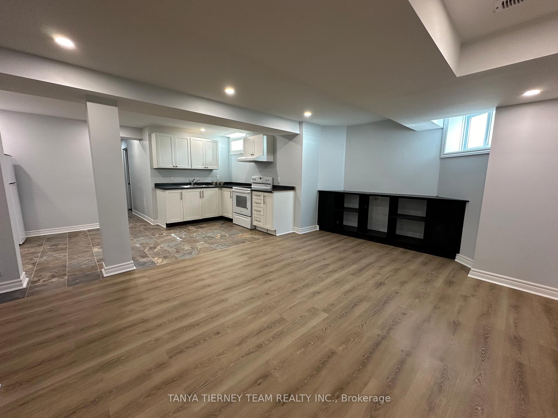 Photo 4 of 373 Carnwith Drive E, Whitby, Brooklin — HOMEH