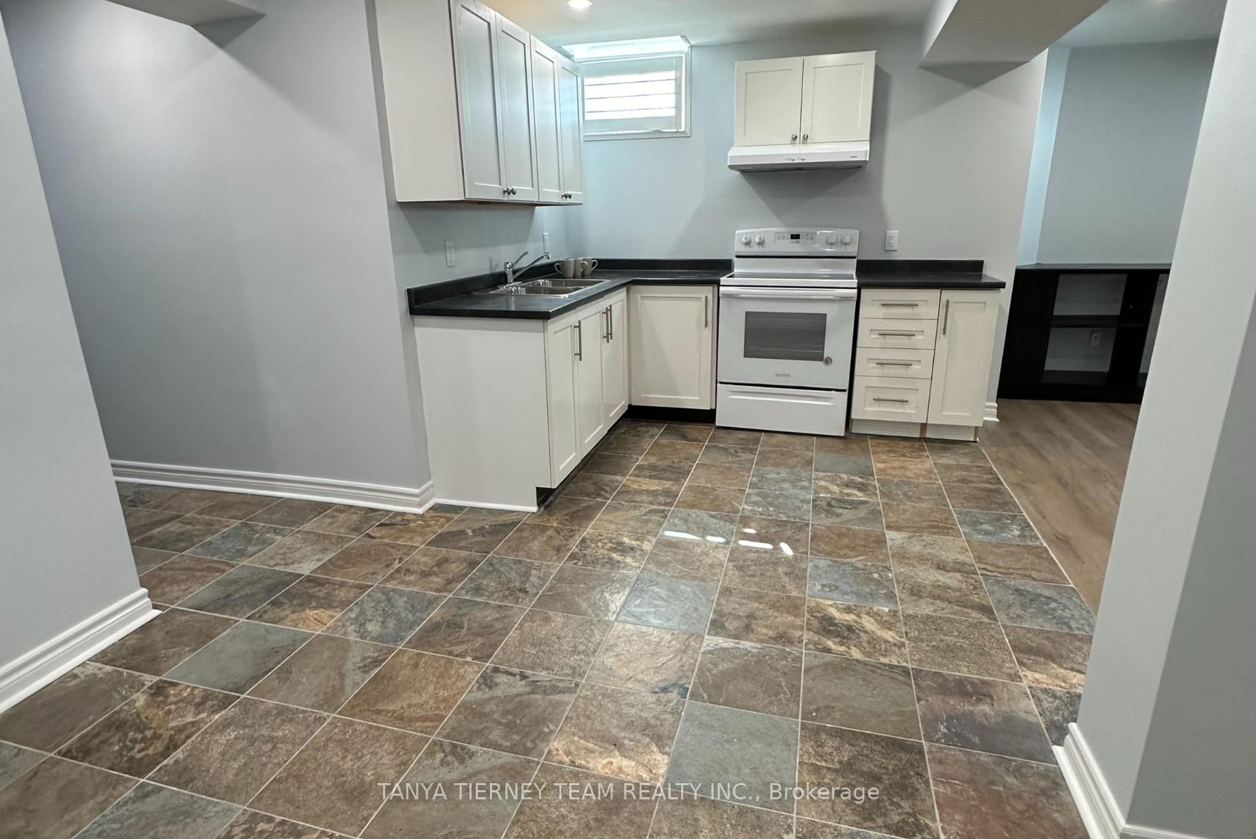 Photo 5 of 373 Carnwith Drive E, Whitby, Brooklin — HOMEH