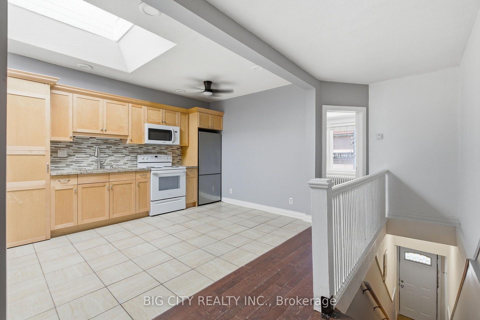 Photo 8 of Unit Upper, 1362 Bathurst Street, Toronto, Wychwood — HOMEH