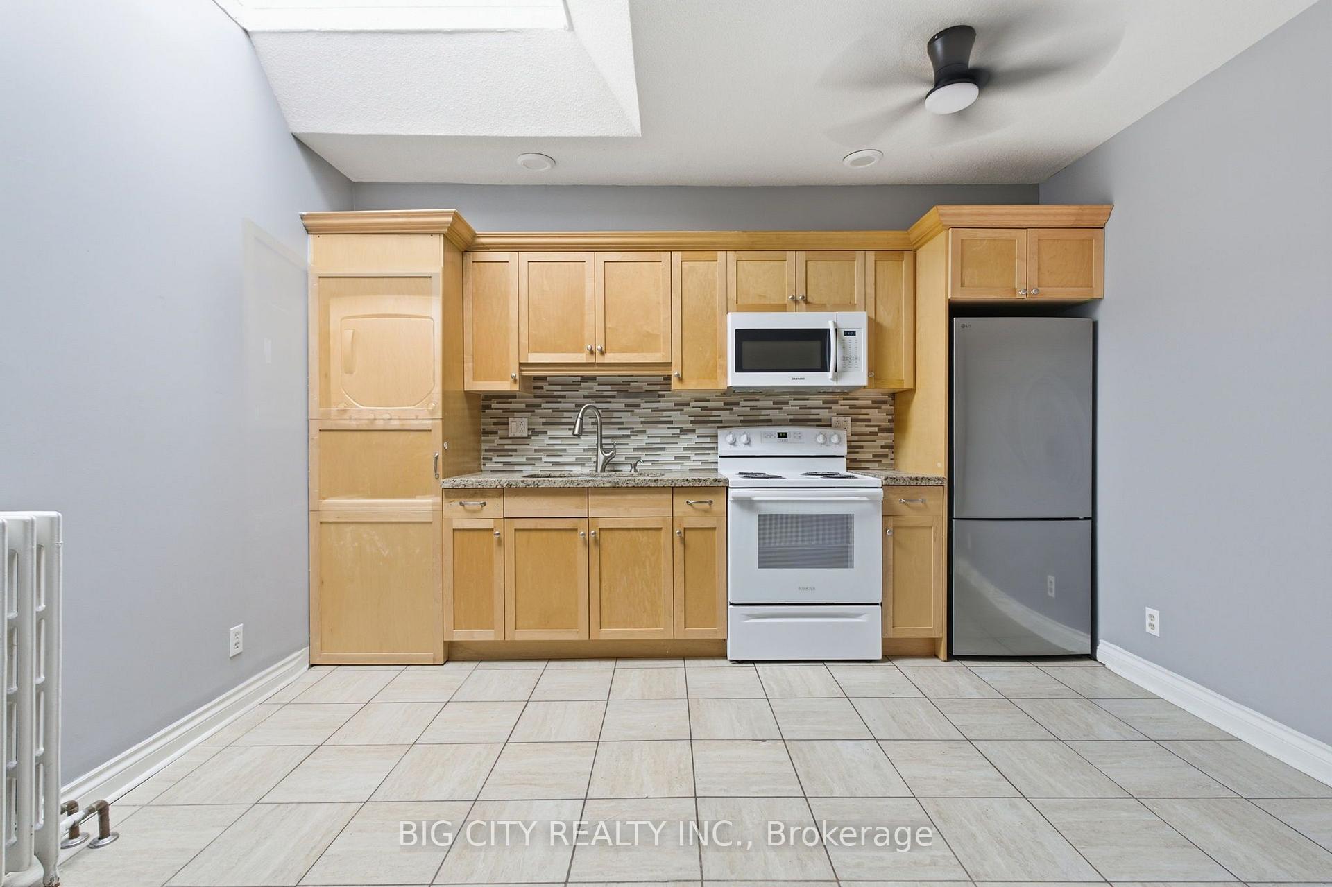 Photo 10 of Unit Upper, 1362 Bathurst Street, Toronto, Wychwood — HOMEH